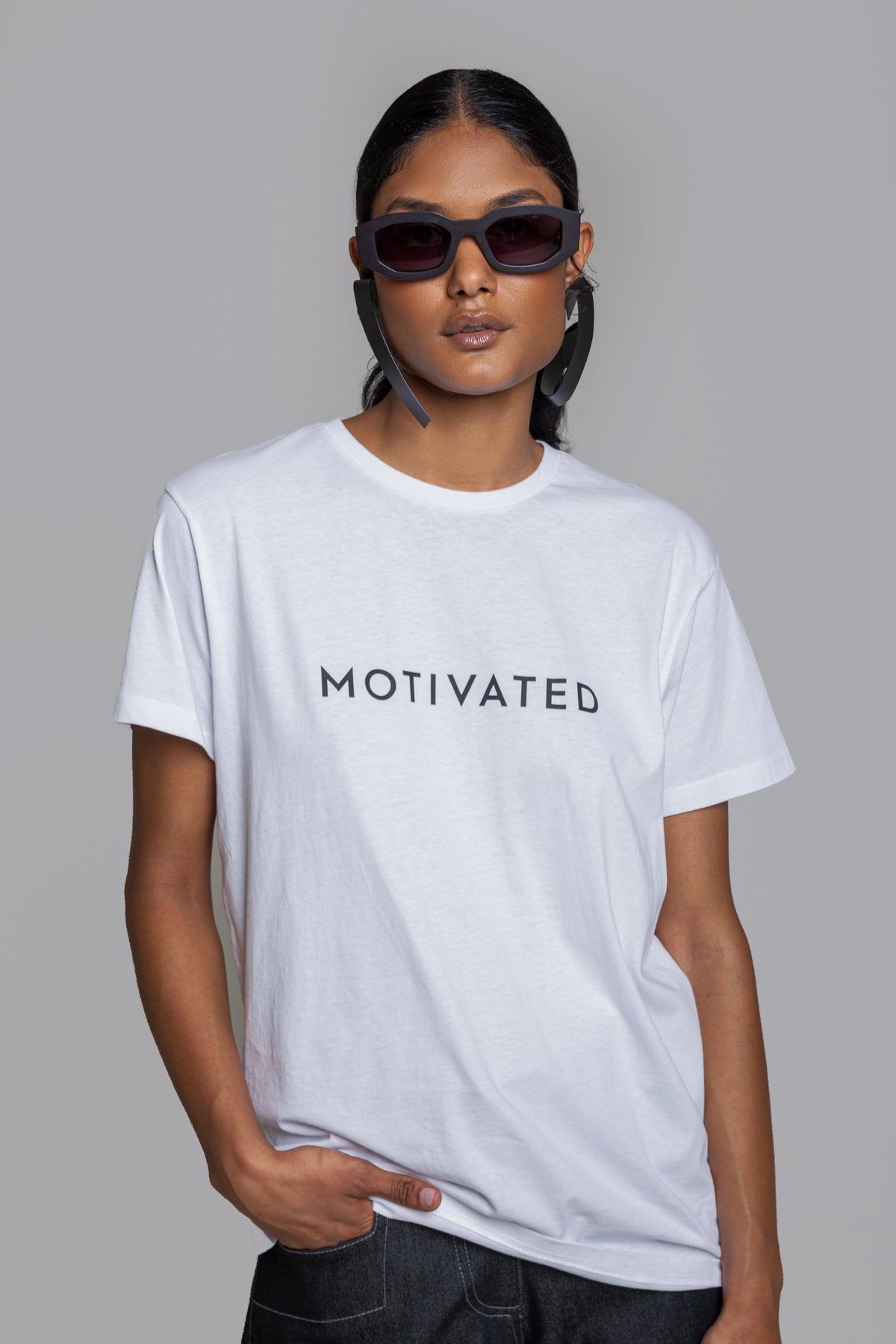 MOTIVATED BASE T-SHIRT - WHITE