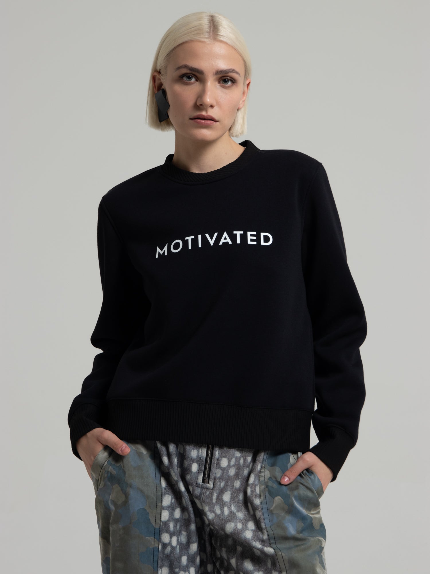MOTIVATED UNITE SWEATSHIRT - BLACK