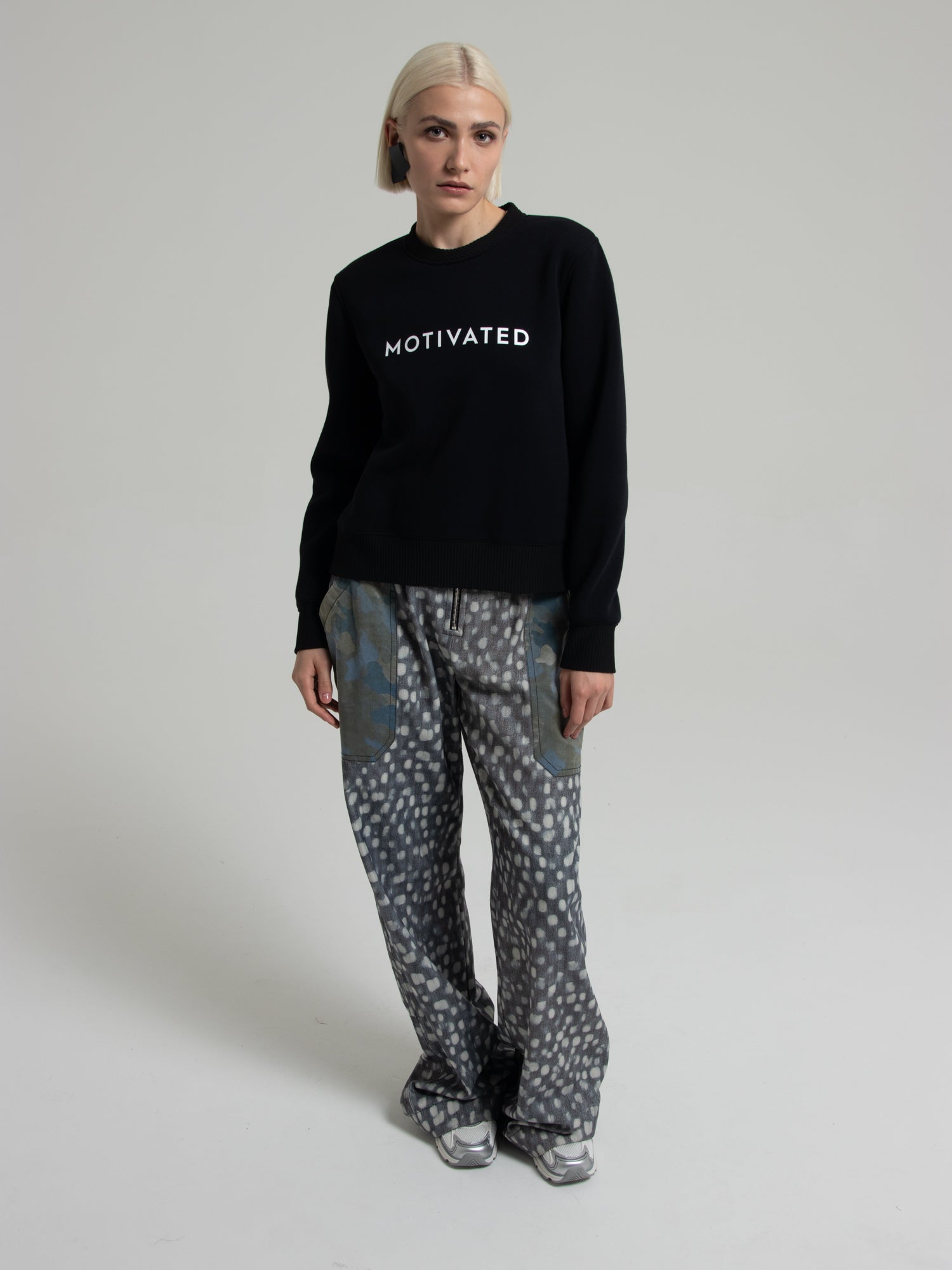 MOTIVATED UNITE SWEATSHIRT - BLACK