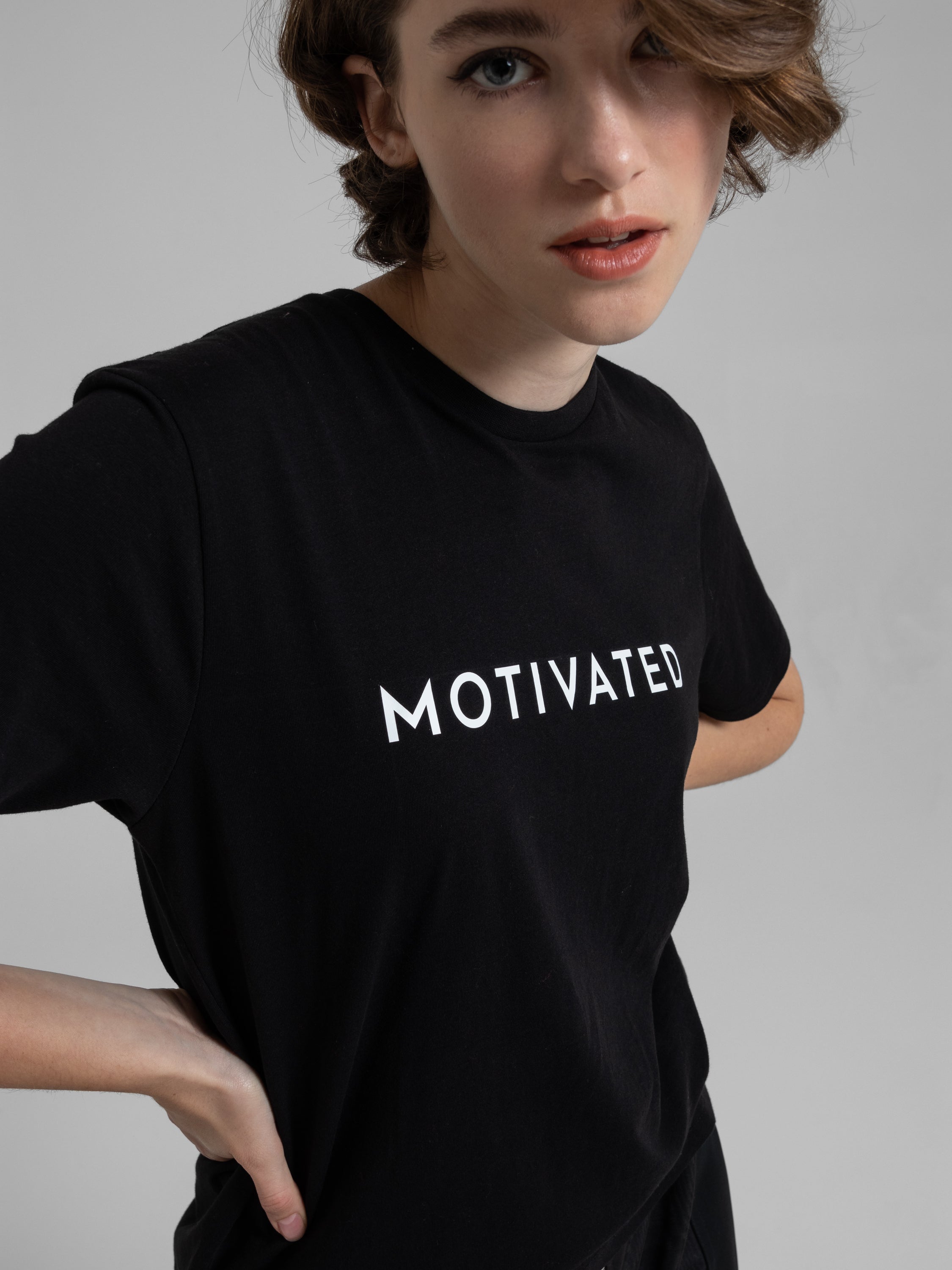 MOTIVATED BASE T-SHIRT - BLACK