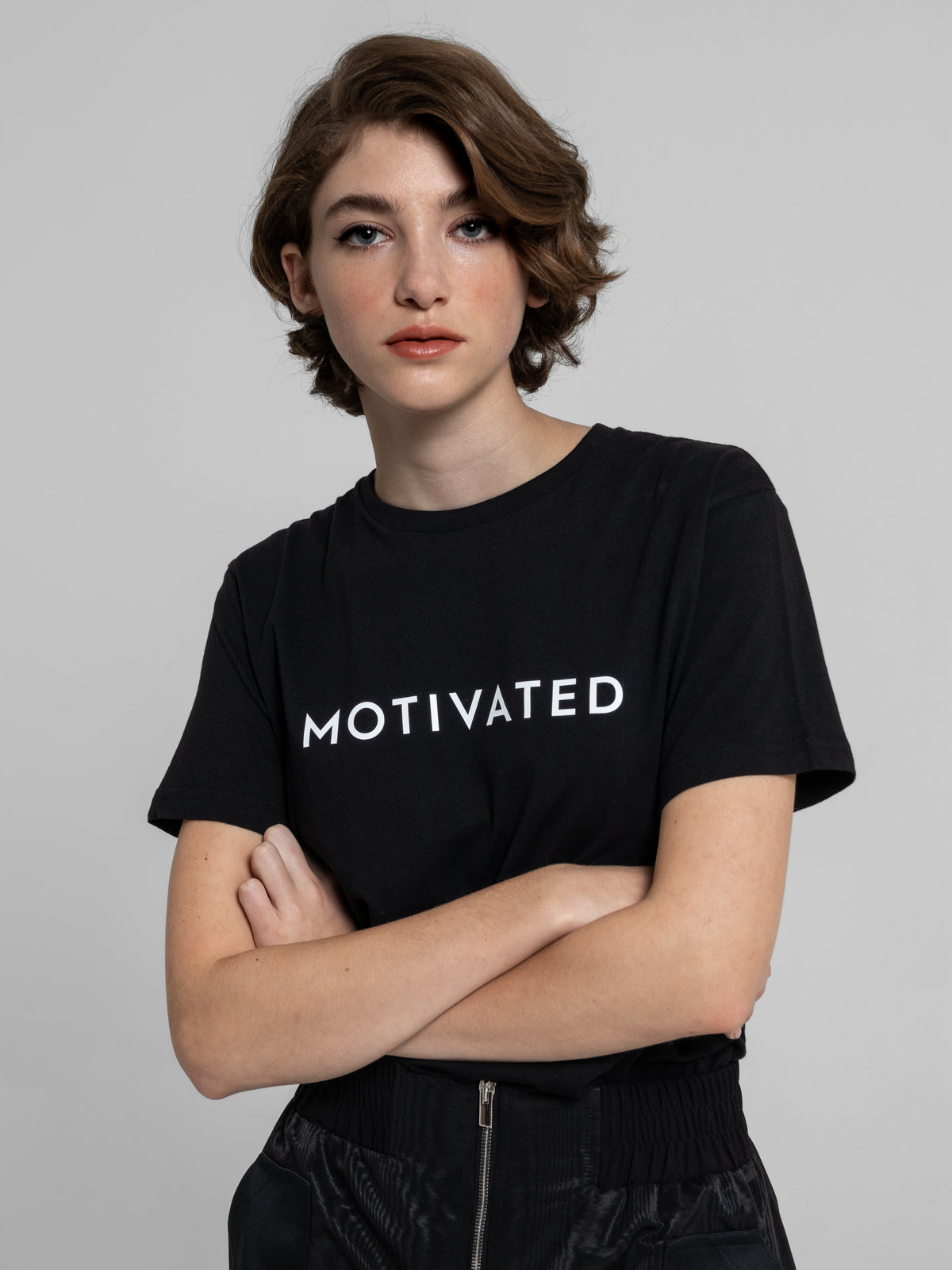 MOTIVATED BASE T-SHIRT - BLACK