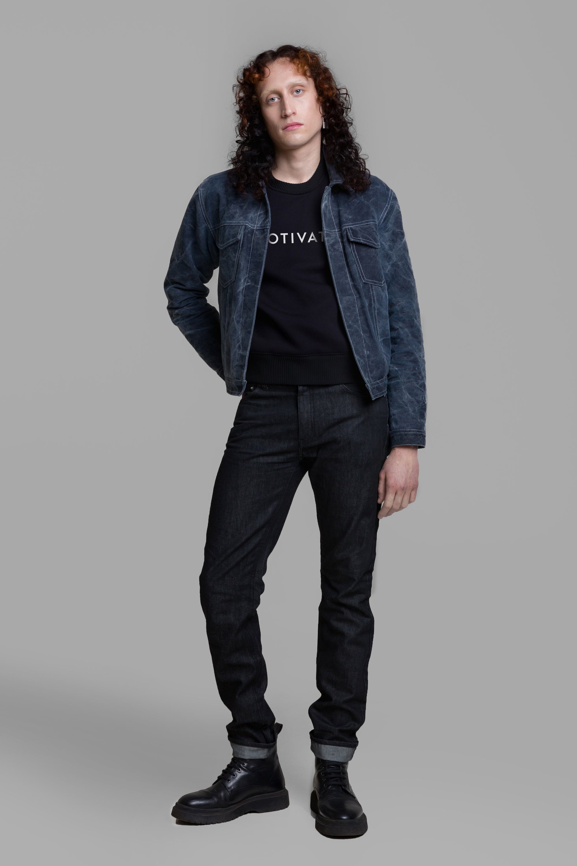 MOTIVATED UNITE SWEATSHIRT - BLACK