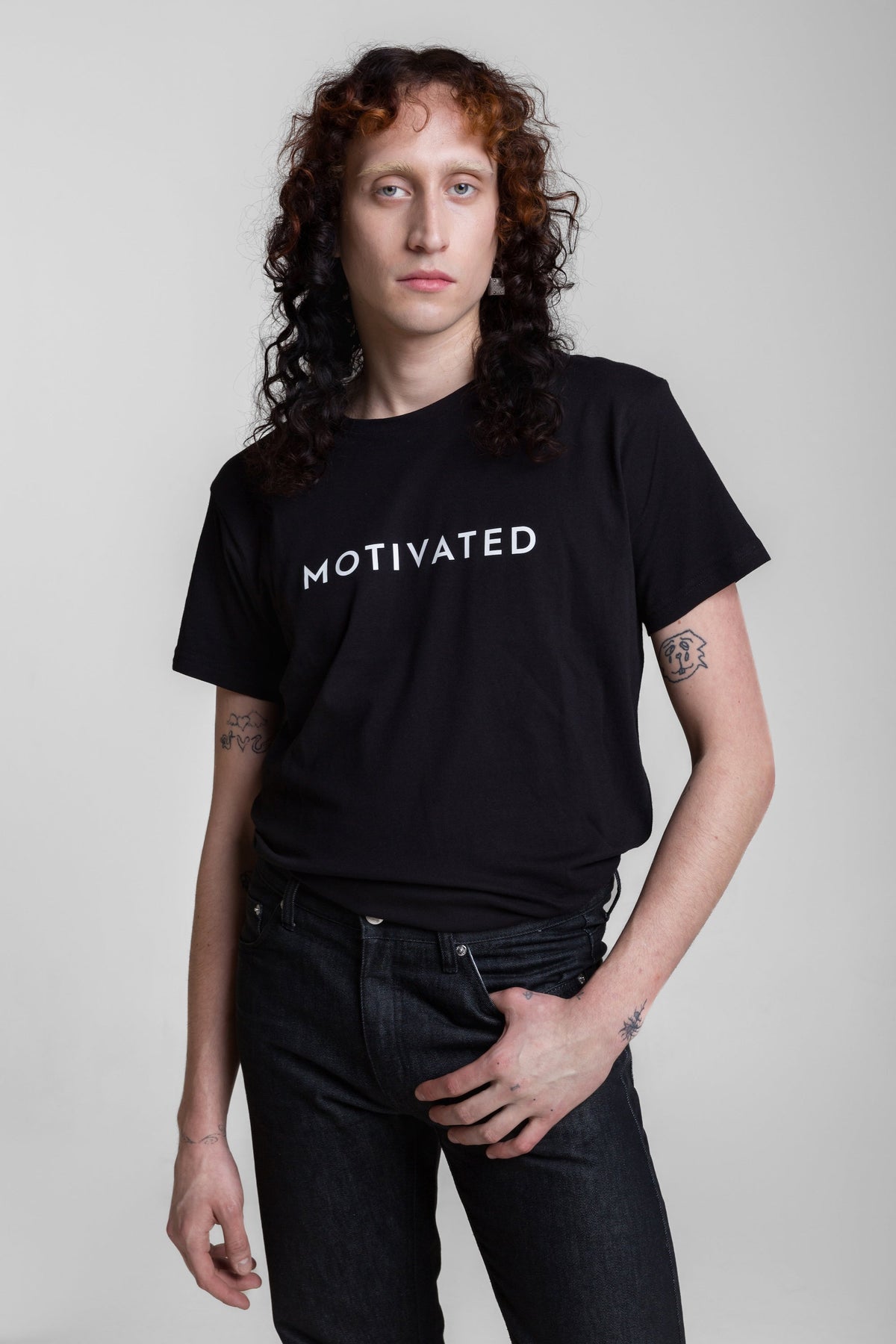 MOTIVATED BASE T-SHIRT - BLACK