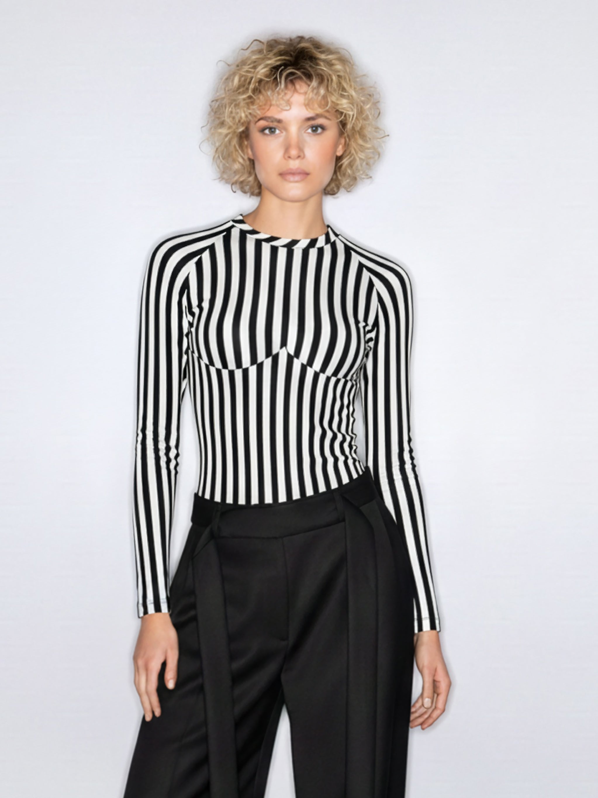 CONTOUR TOP - BLACK WHITE