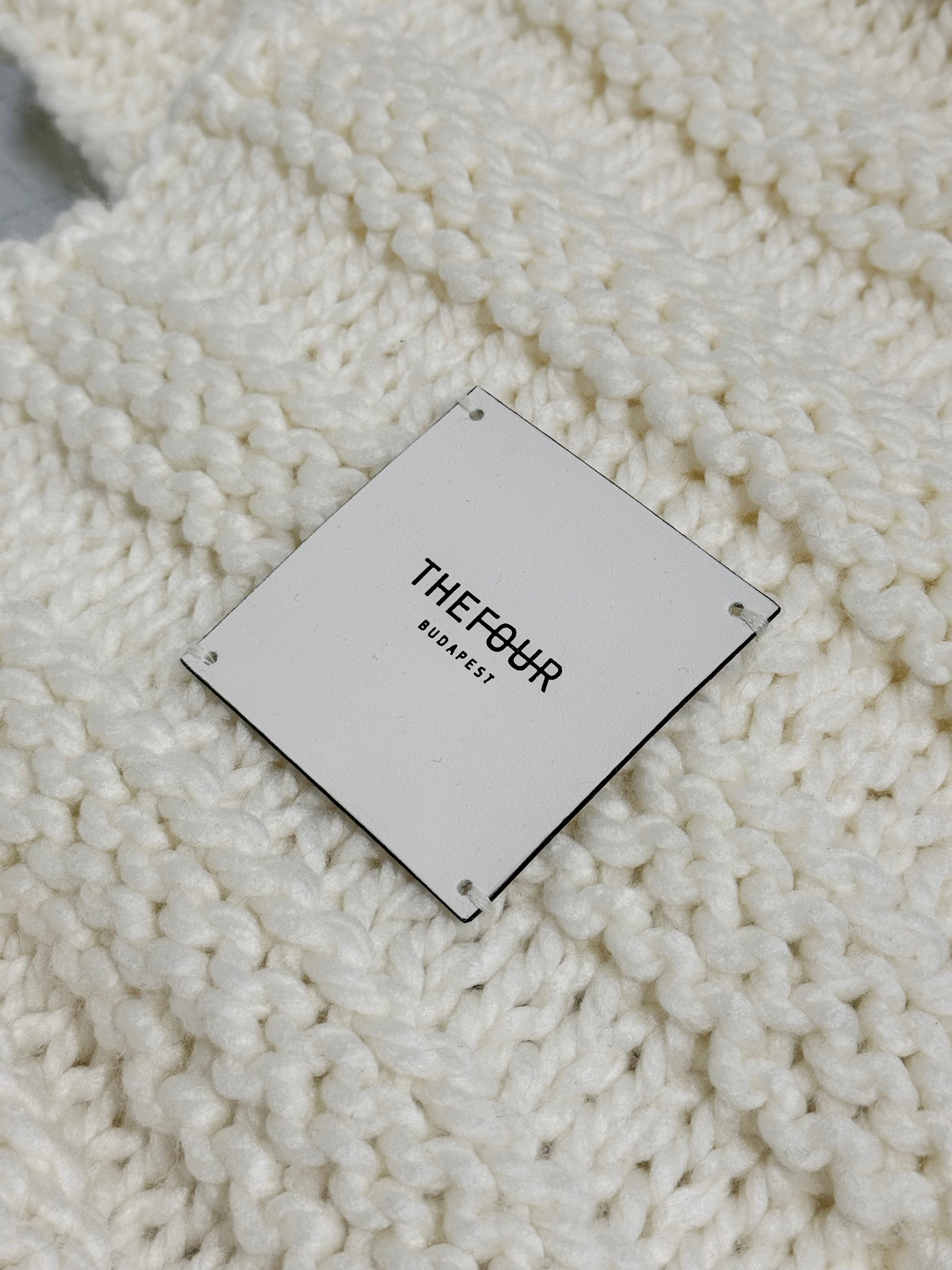 HAND KNITTED SCARF - LIGHT BEIGE