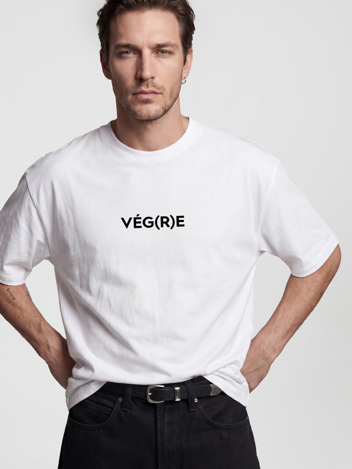 VÉG(R)E BASE T-SHIRT - WHITE