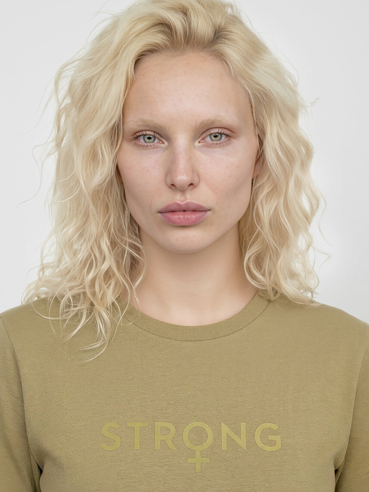 STRONG BASE T-SHIRT - GREEN REFLECTIVE GOLD