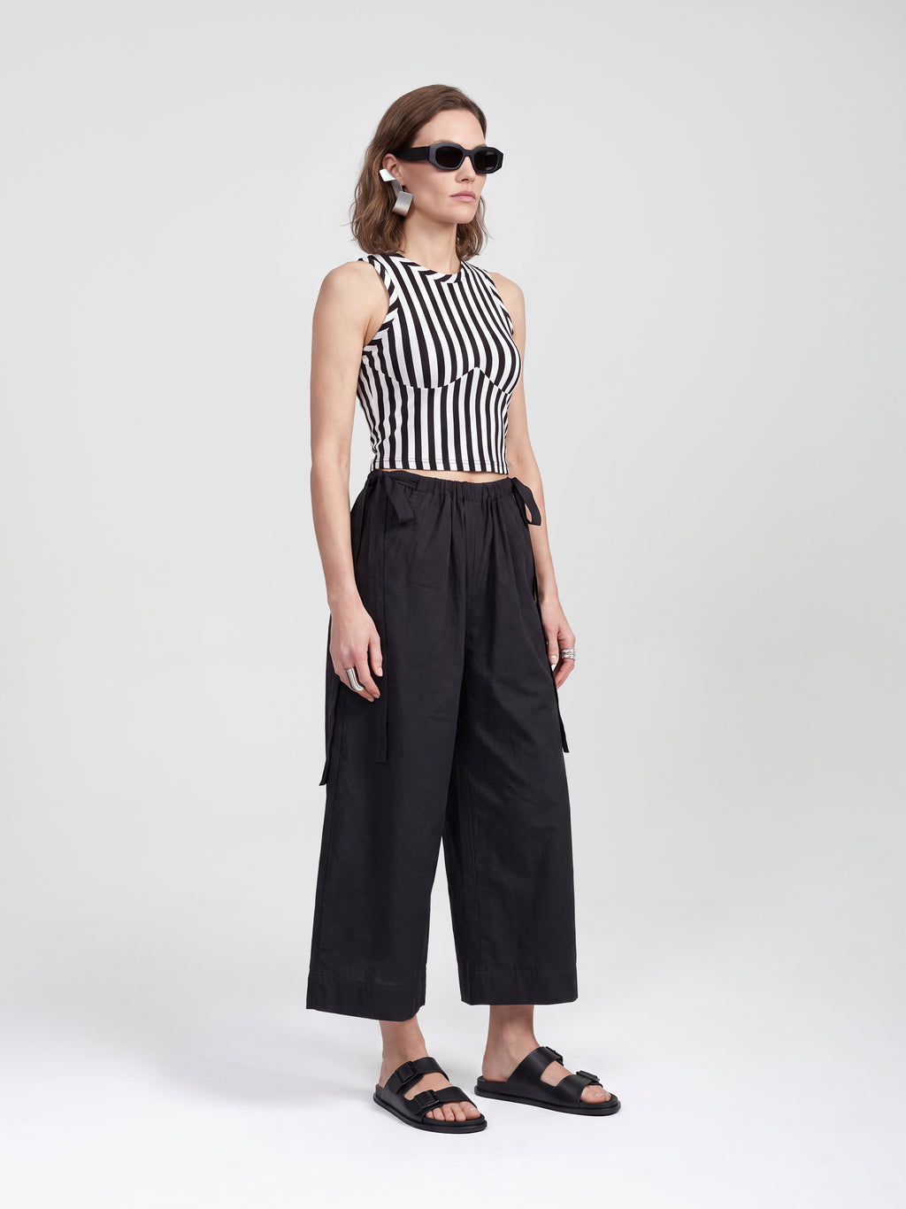 CONTOUR TANK TOP - BLACK WHITE