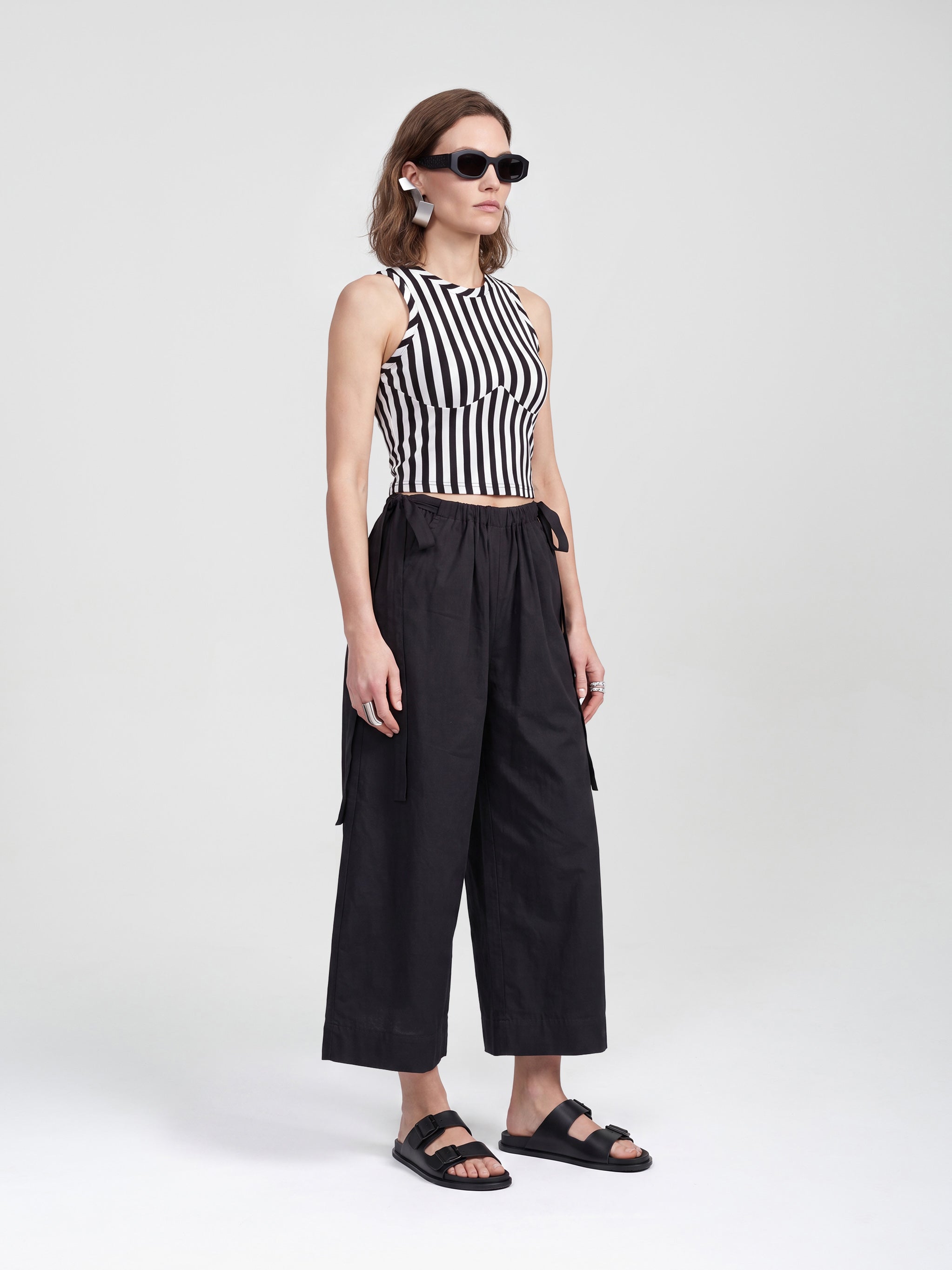 CONTOUR TANK TOP - BLACK WHITE