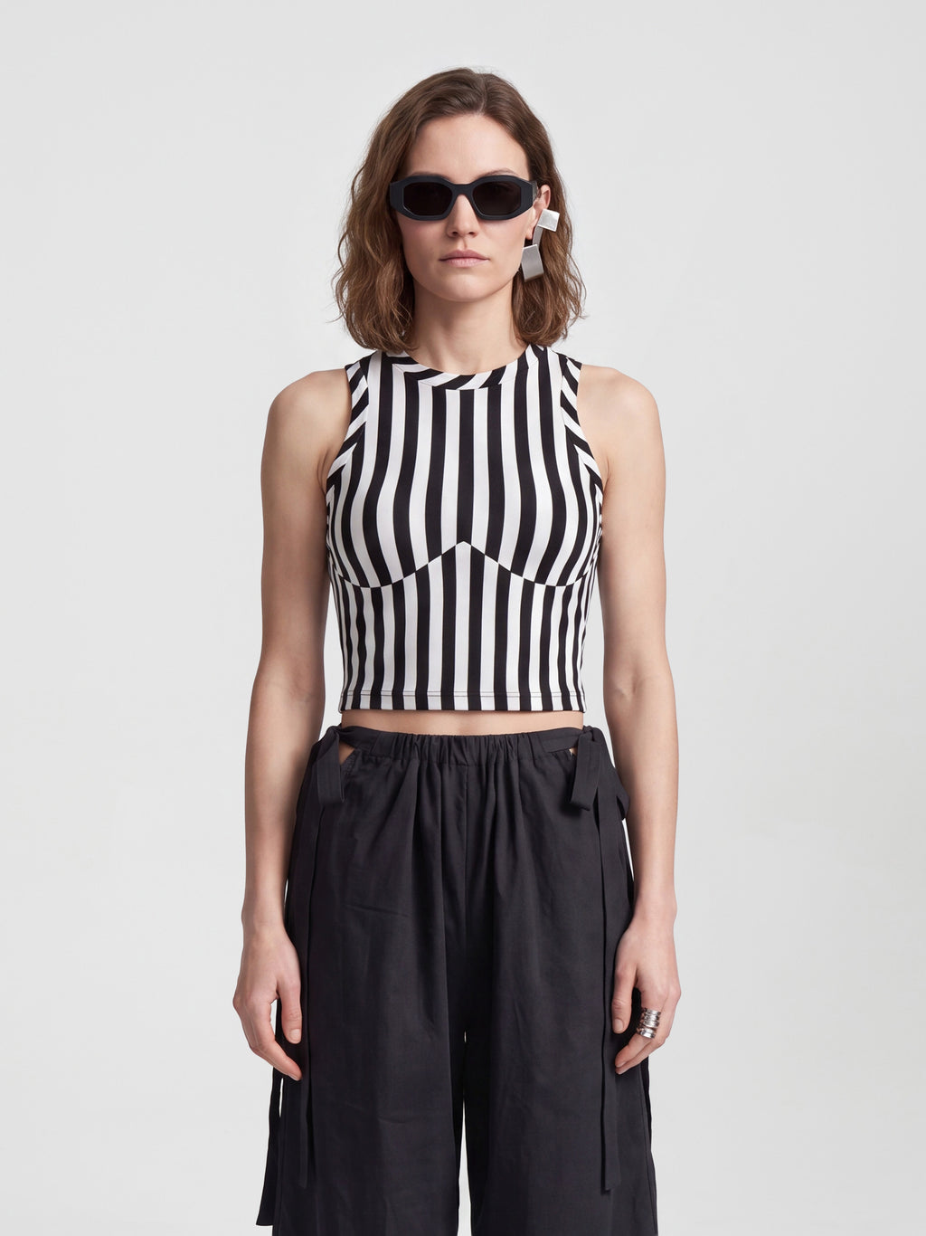 CONTOUR TANK TOP - BLACK WHITE