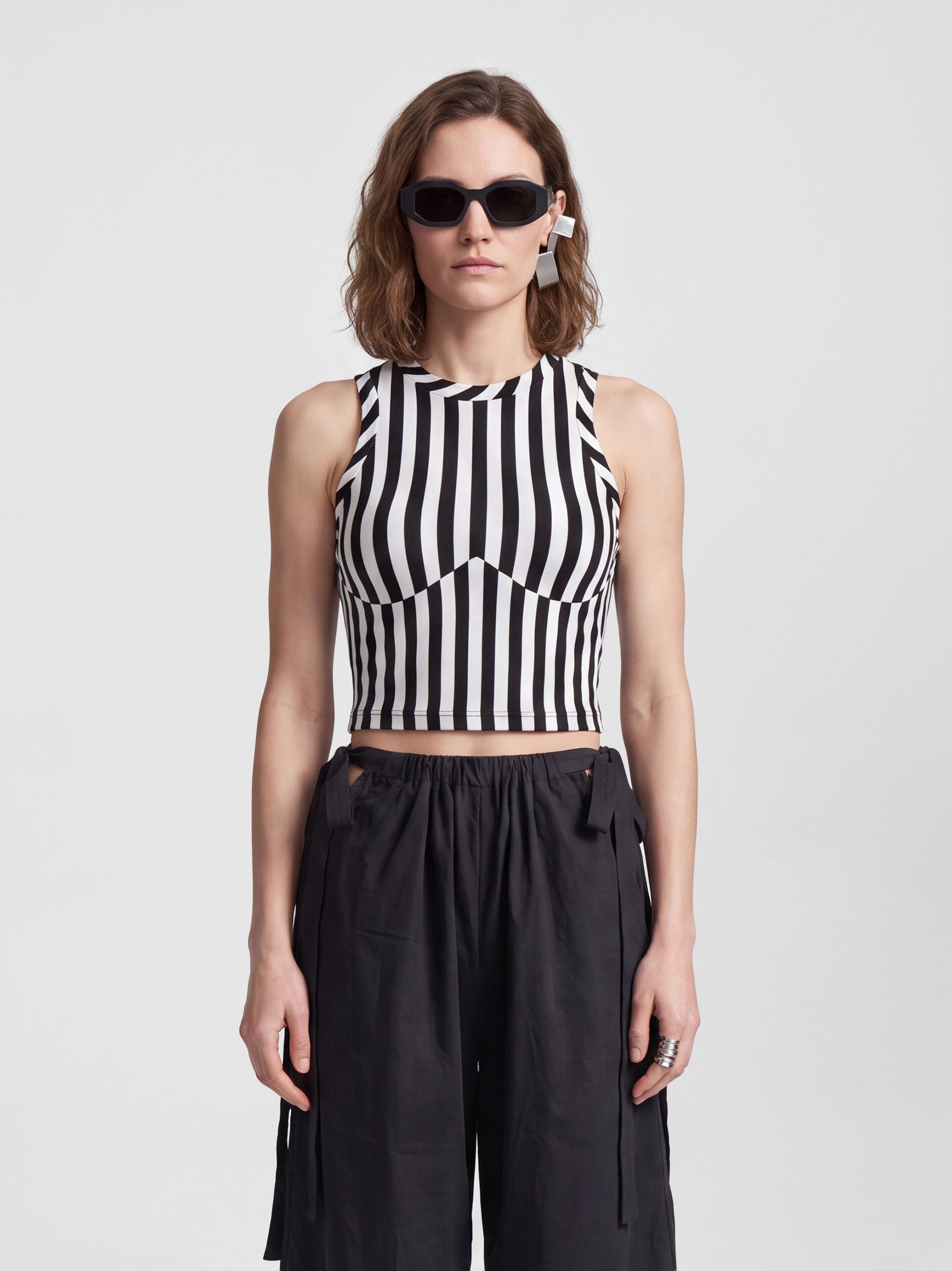 CONTOUR TANK TOP - BLACK WHITE