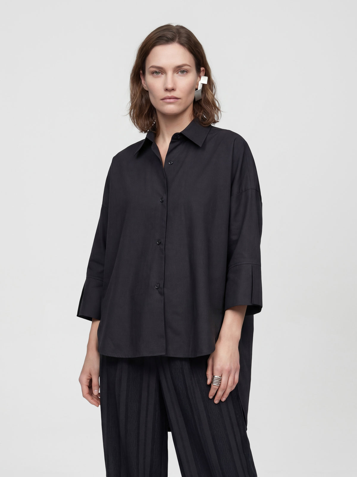 EASE SHIRT - BLACK