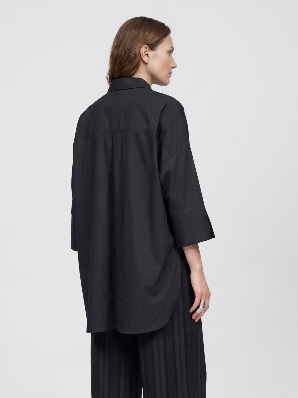 EASE SHIRT - BLACK