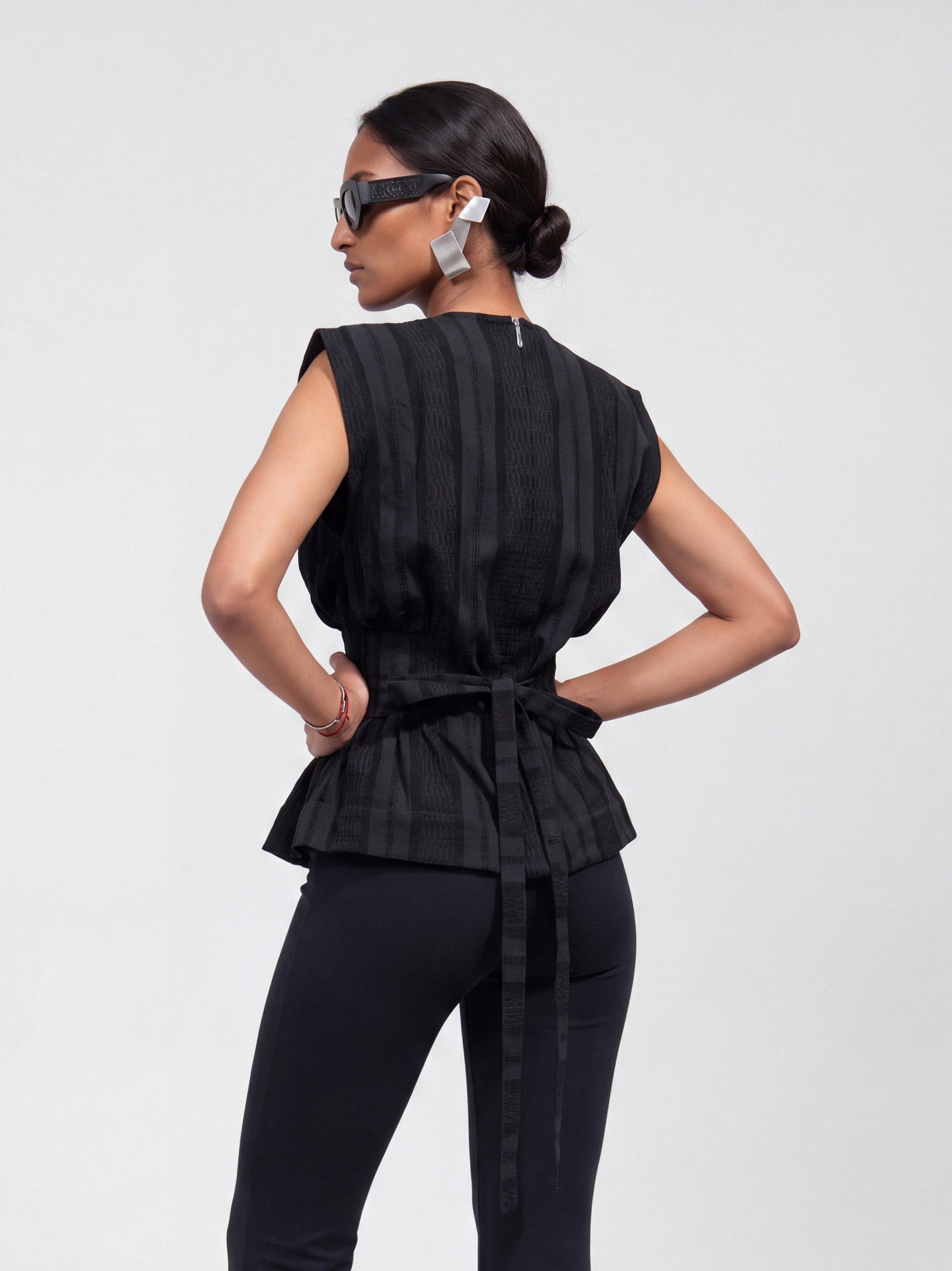 HOURGLASS TOP - STRIPED BLACK