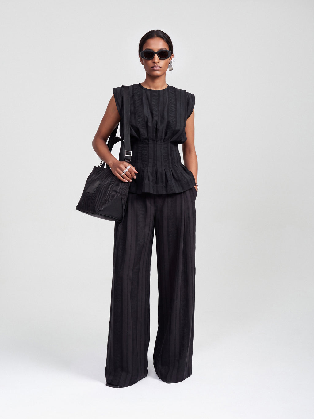 HOURGLASS TOP - STRIPED BLACK