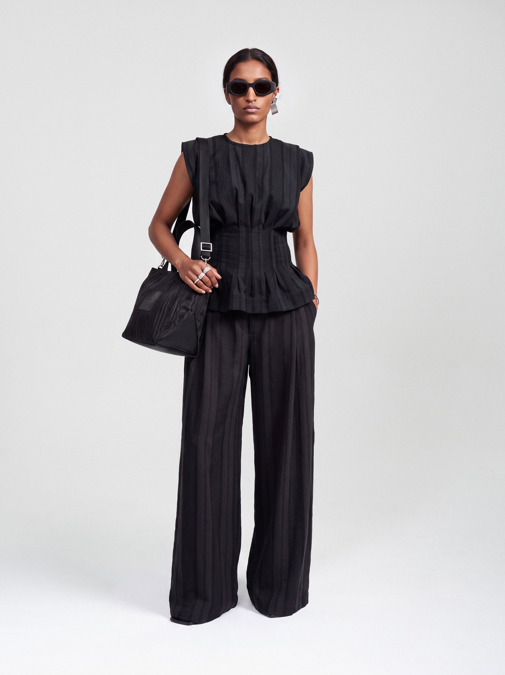 HOURGLASS TOP - STRIPED BLACK