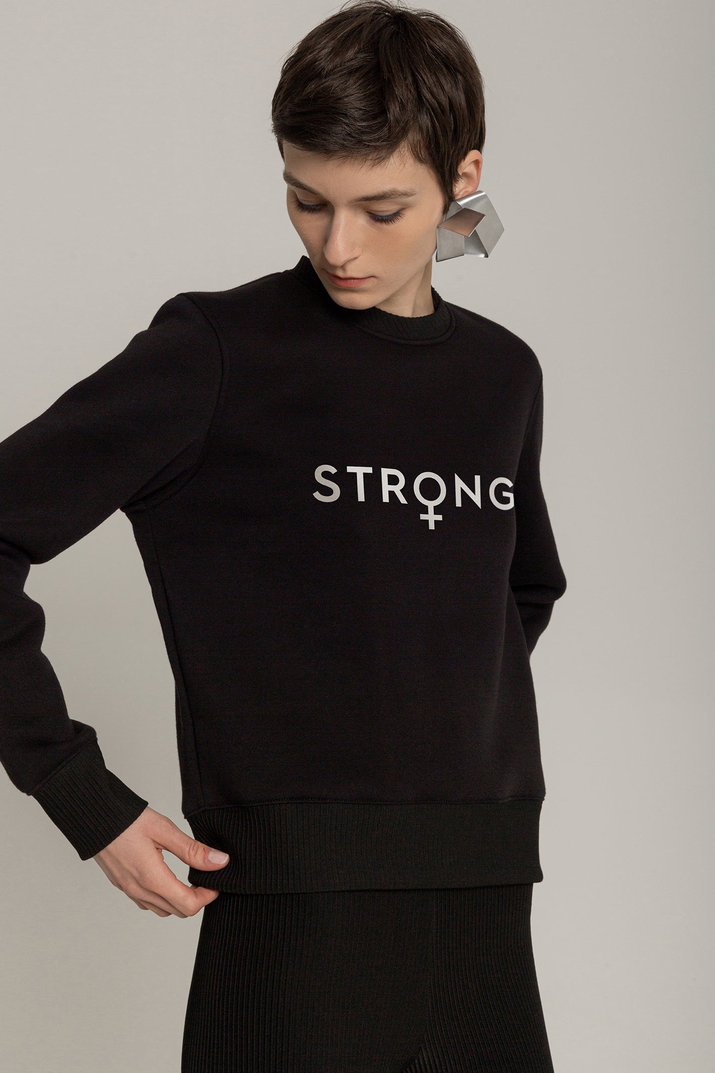 STRONG UNITE SWEATSHIRT - BLACK